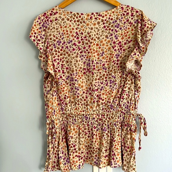 Floral Peplum Ruffle Blouse - Picture 4 of 4